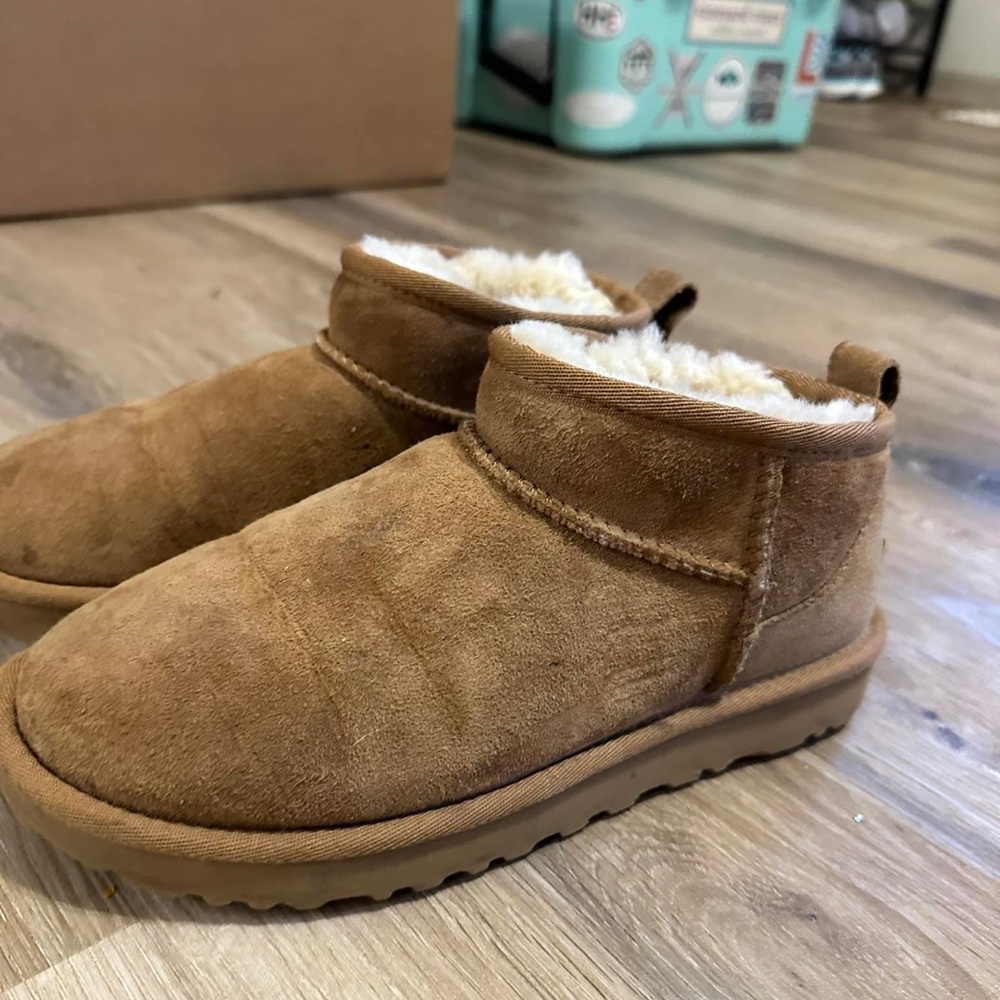 Ultra mini Uggs size 6
